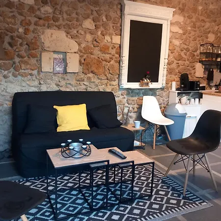 Les Du Vau Profond לינה וארוחת בוקר